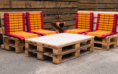 Upcycling: Palettenmöbel bauen – so machst du deine Outdoor-Lounge selbst