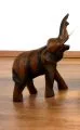 Holzelefanten, Elefant aus Holz, Glckselefant, Rssel oben, klein