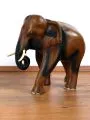 Elefanten aus Holz, Rssel hngend, mittel