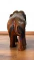 Elefanten aus Holz, Rssel hngend, klein