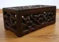 Asiatische  Taschentcherbox  mit Schnitzereien