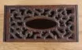 Asiatische  Taschentcherbox  mit Schnitzereien