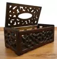 Asiatische  Taschentcherbox  mit Schnitzereien