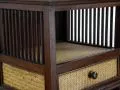 Asiatischer Nachtschrank aus Rattan und Massivholz, Nr.1