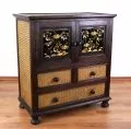 Asiatischer Schrank mit Schnitzereien und Rattan verziert, Nr.8b