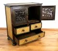 Asiatischer Schrank mit Schnitzereien und Rattan verziert, Nr.8, einfarbig