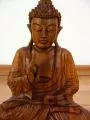 Ruheausstrahlender Buddha aus Bali, Vitarka Mudra, einfarbig, klein
