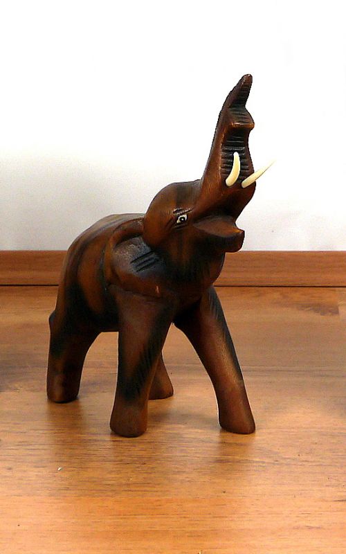 Schöner aufsteigender ELEFANT Holz Afrika Handarbeit Glückselefant Elefant27 