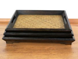 Asiatisches Tablettset aus Holz und Rattan