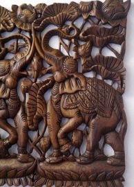 Märchenhaftes  Elefantenrelief aus Thailand