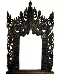 Kniglicher mit Schnitzereien verzierter Wandspiegel aus Thailand